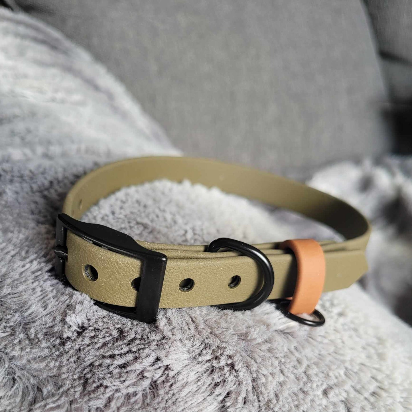 Olive green with light tan (brown) strapkeeper