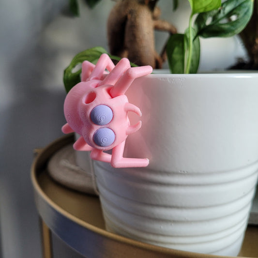 Creepy crawly but cute scentwork vessel shaped like a spider! The legs can grab on to objects!