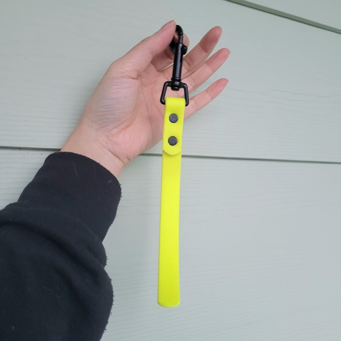 9" straight tab in neon yellow