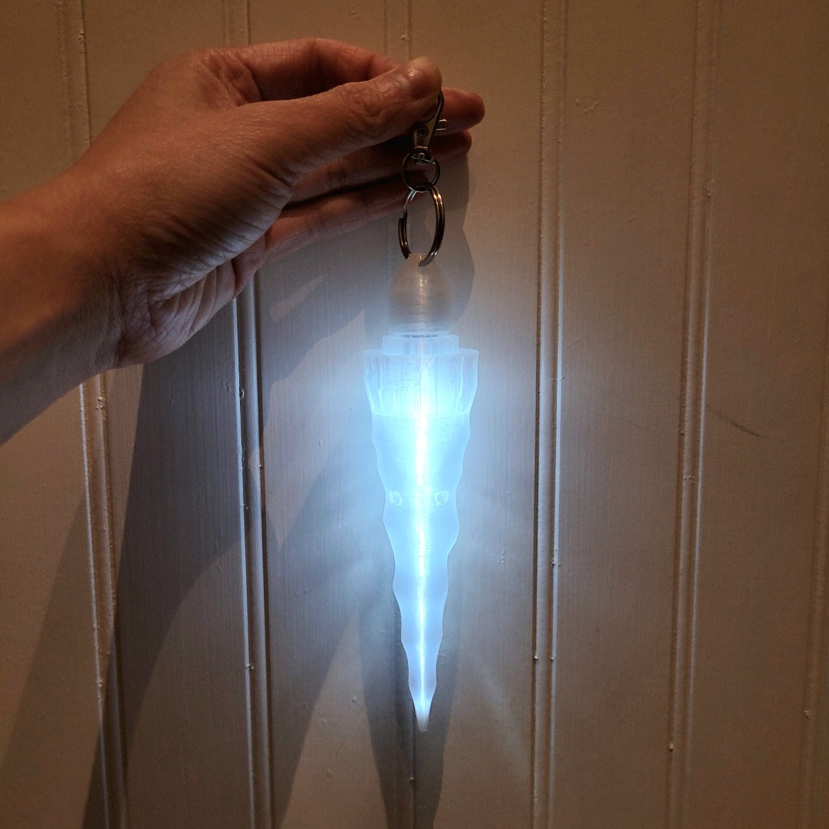 This is a single Icicle Vessel that has a metal hook 