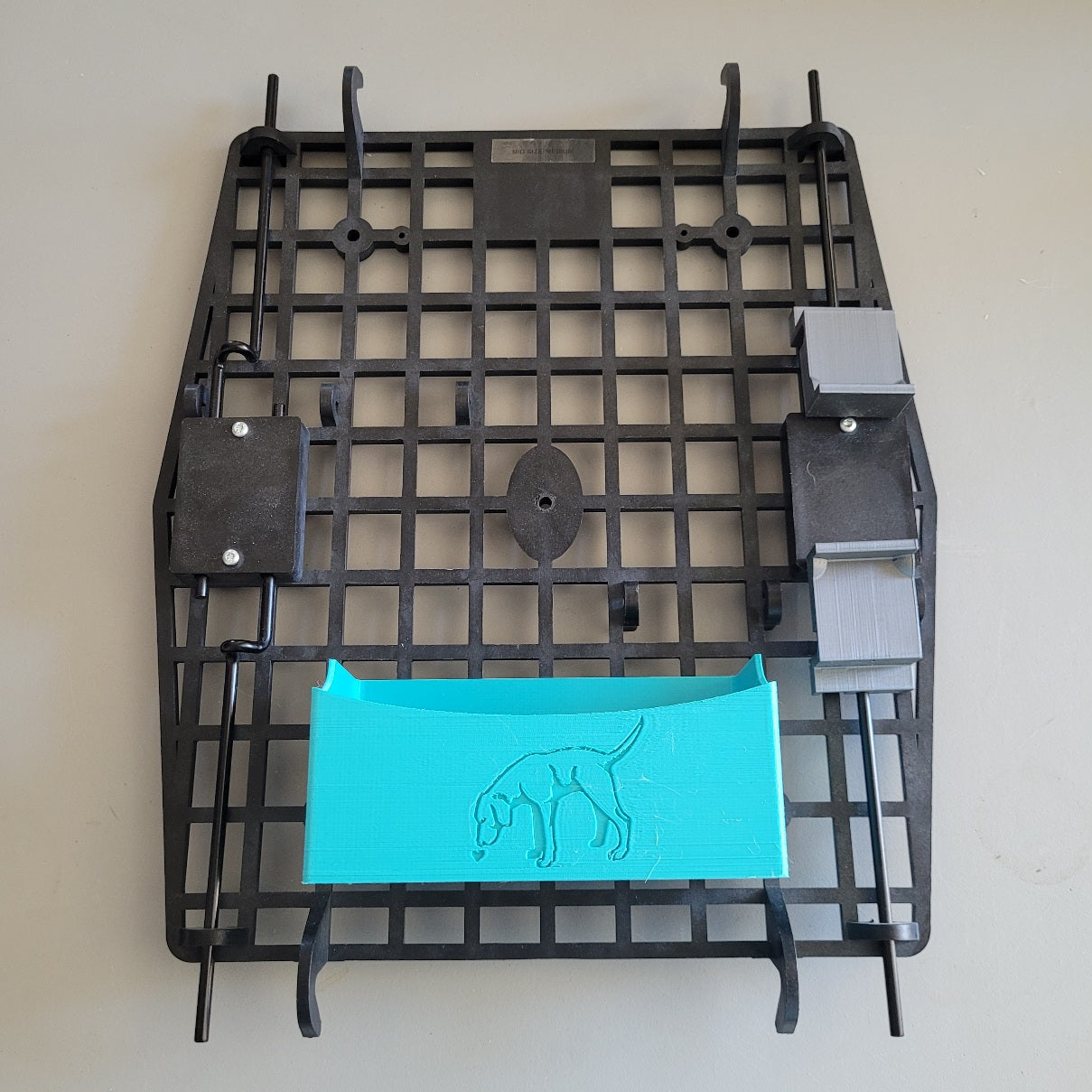 Shown on a medium Ruffland door in turquoise 
