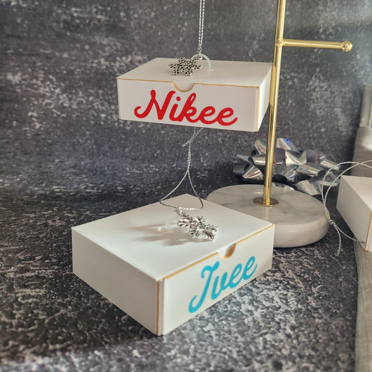 Red (Nikee) in Hanley script font