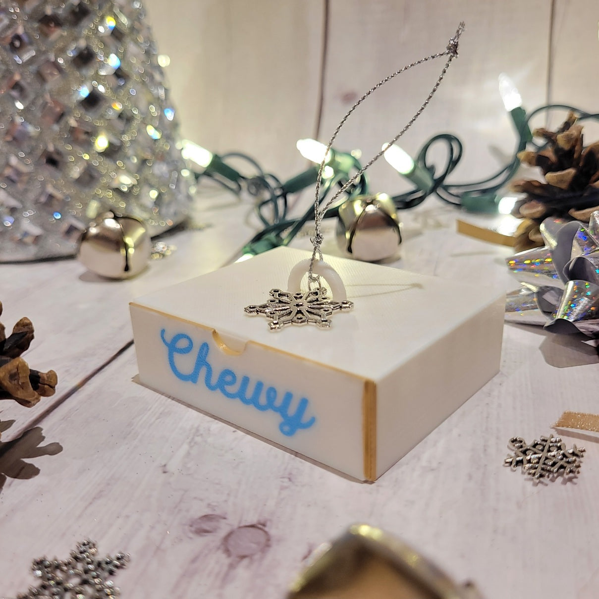 It comes with the mounting string and snowflake charm