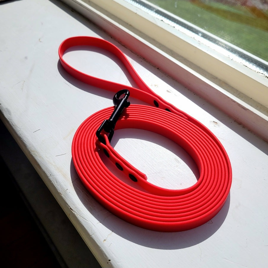 Red with 2.5" black hardware 