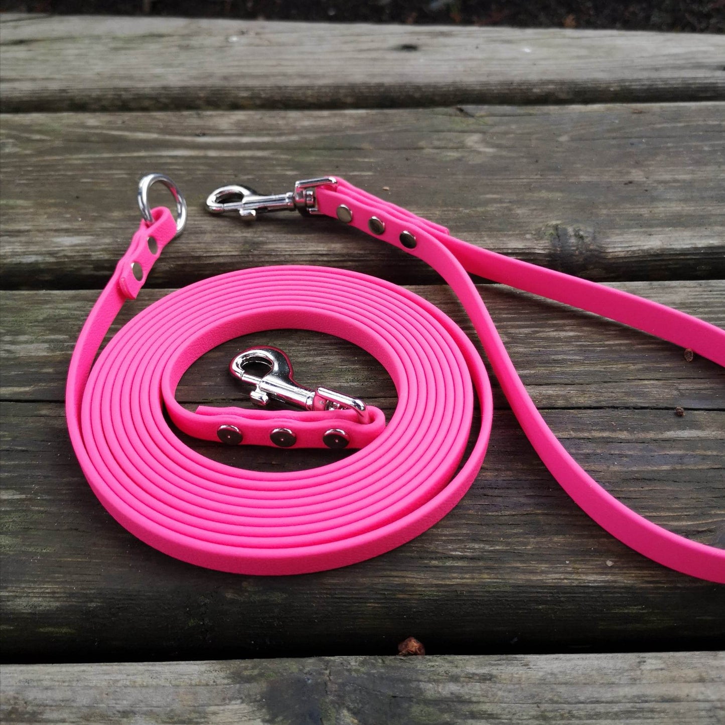Magenta. Finished end with a ring.  Paired with a traffic leash (separate listing)